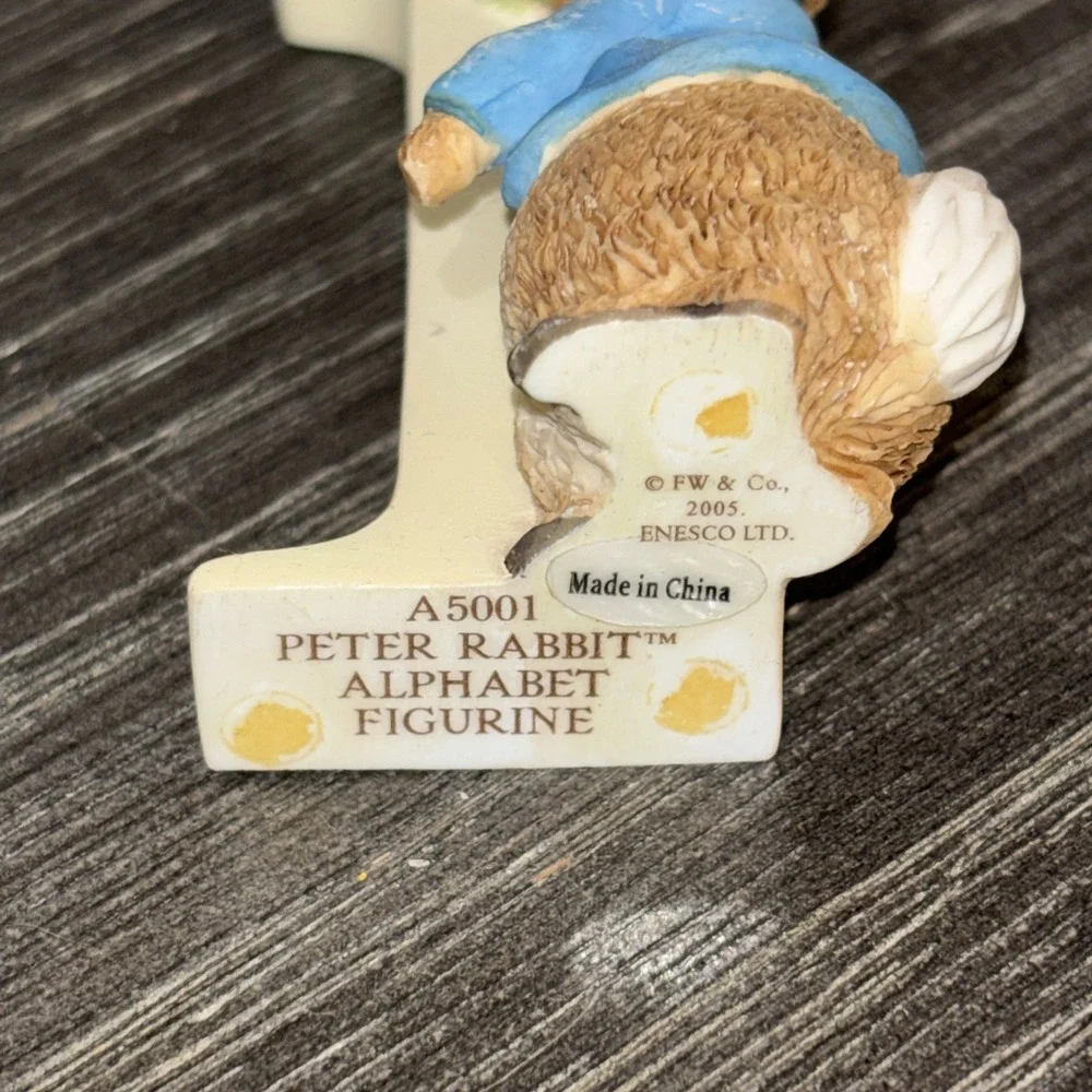 Peter Rabbit Alphabet Figurine Enesco 2005 Letter I Peter Rabbit A 5001
